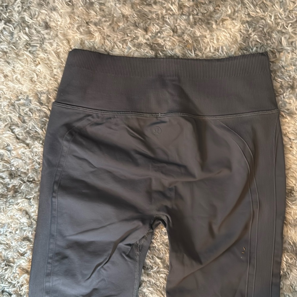 Grey Lululemon legging!